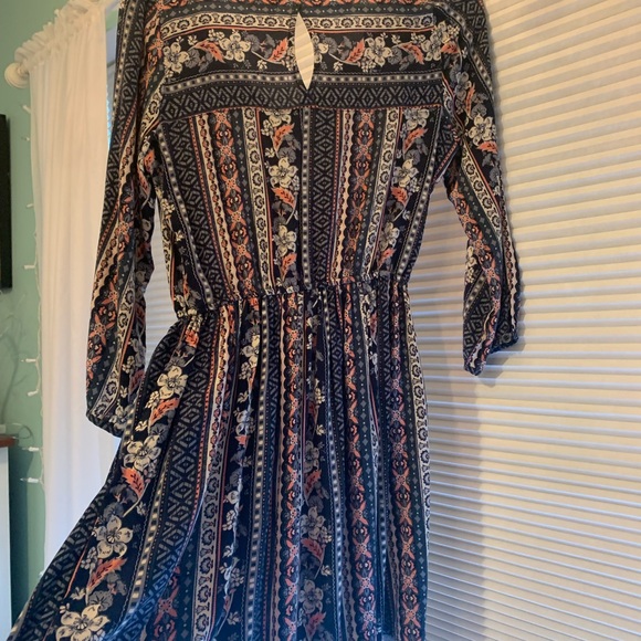 Dress - Picture 2 of 2